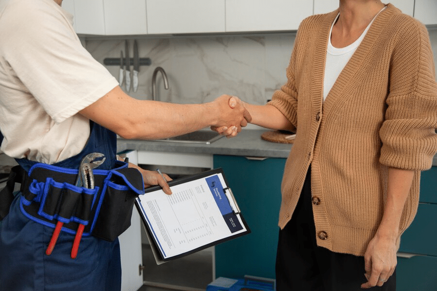plumber and the client handshake